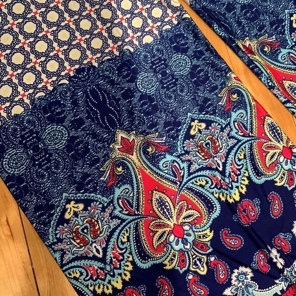 Blue/red/white print silky stretch palazzo pants. Wide waistband. Small. - Picture 4 of 6